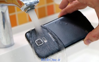 Galaxy-S5-water-resistance2